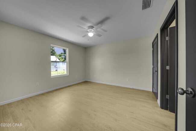 Building Photo - 122 N East Ave
