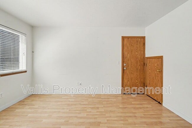 Building Photo - 5262 Springcrest Dr S