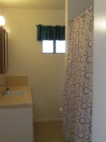 Building Photo - 2520 Bernice Dr