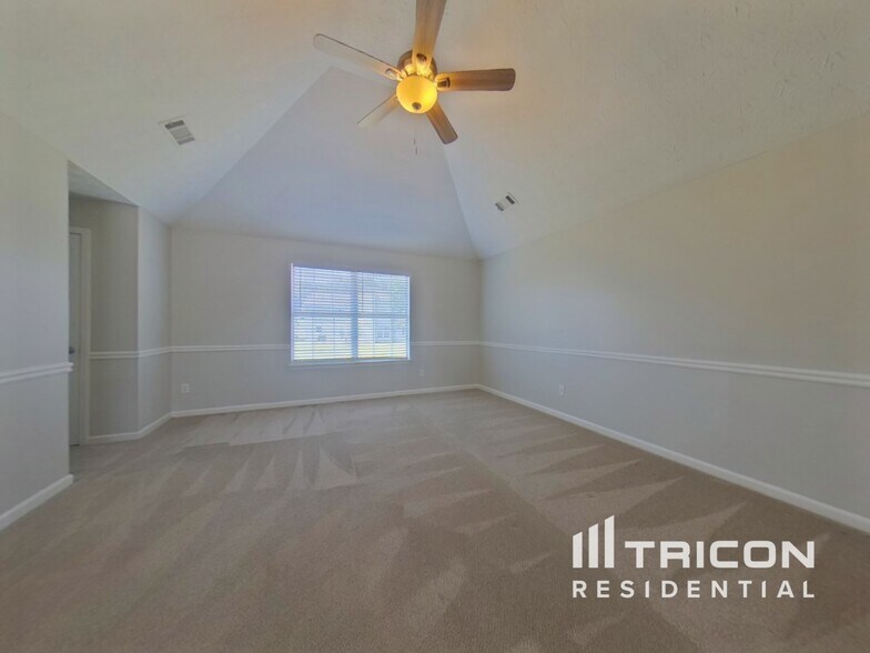 Building Photo - 1005 Ulster Ct