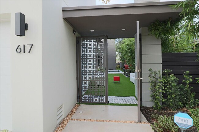 Building Photo - 617 SW 10th St