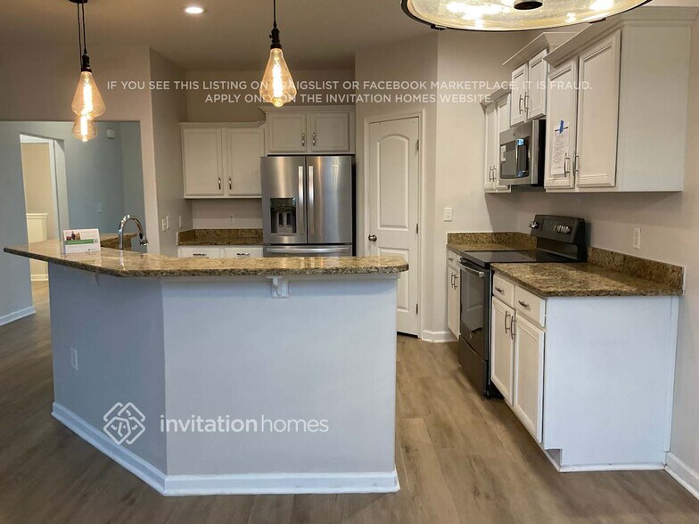 Building Photo - 2223 Dale View Dr