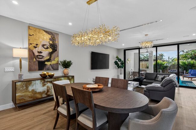 Building Photo - 1121 NE 17th Ave