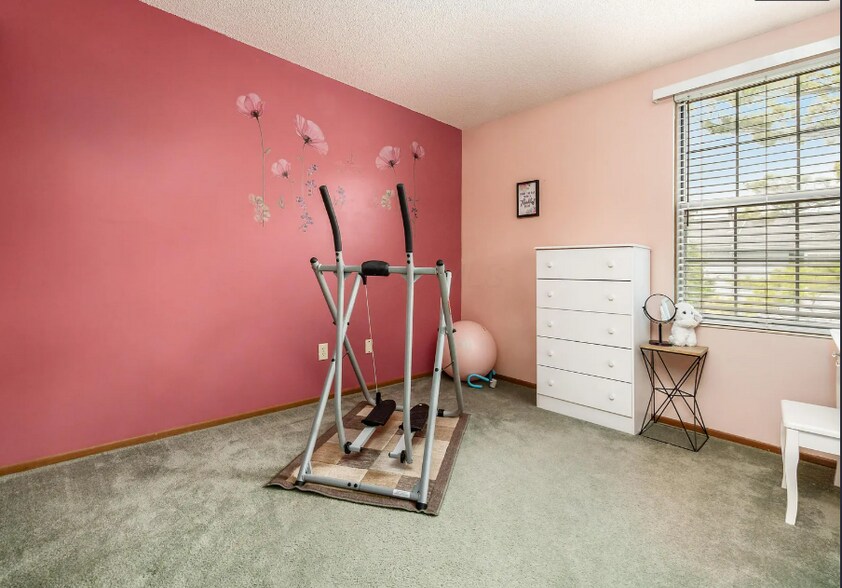 Building Photo - 4862 Stoneybrook Blvd