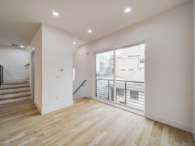 Building Photo - 2916 Hawthorne Ave