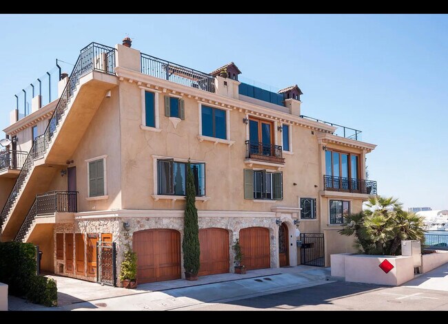 Building Photo - 233 19th St