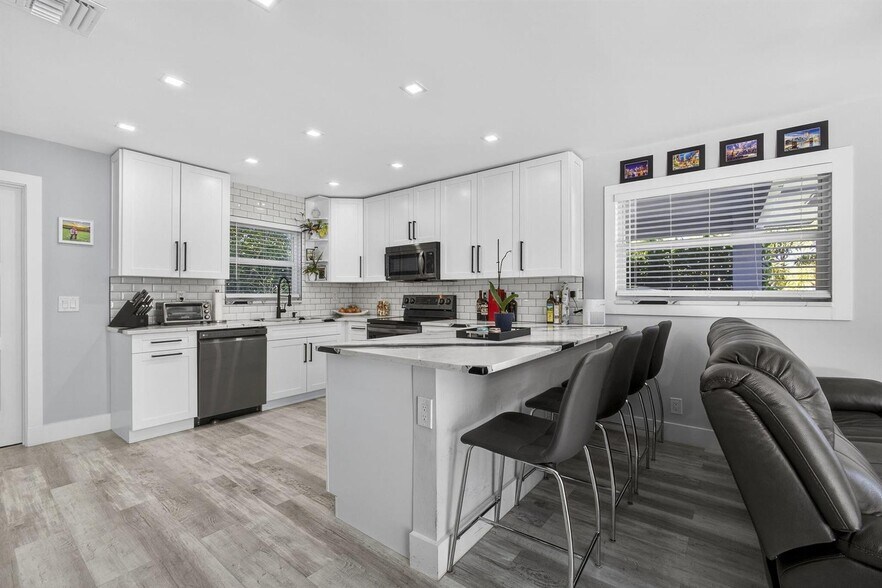 Building Photo - 2388 S Wallen Dr