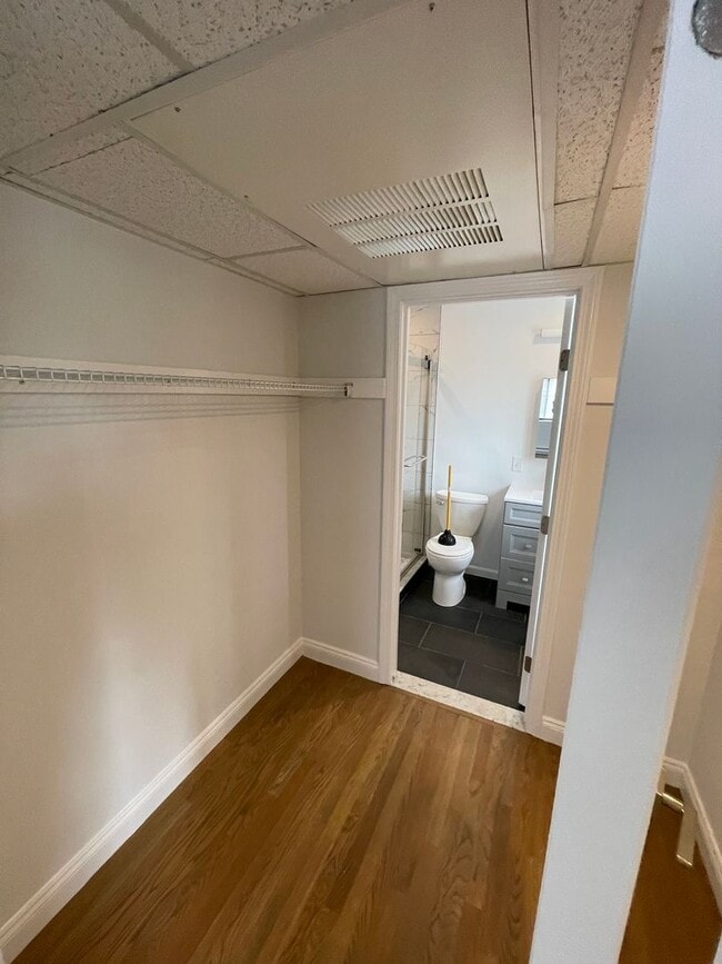 Building Photo - Luxury Penthouse with covered parking