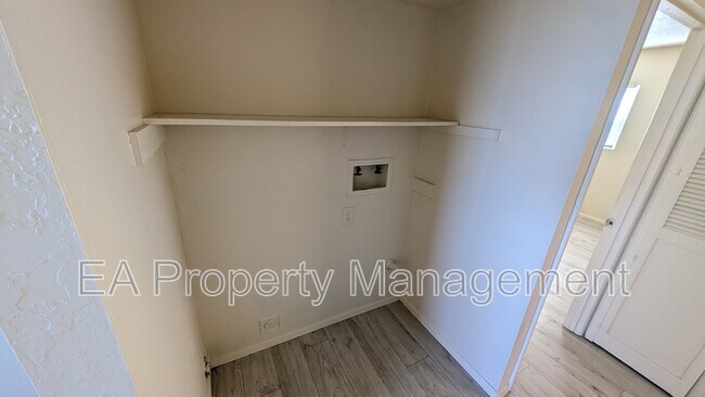Building Photo - 812 Chelwood Park Blvd NE