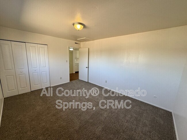 Building Photo - 1105 Cree Dr