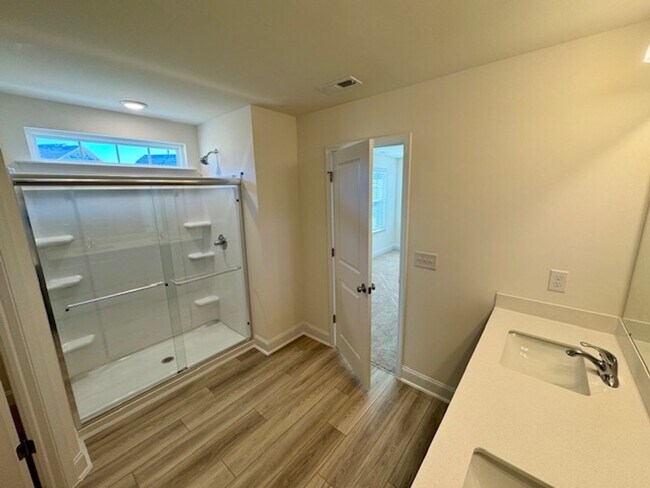 Building Photo - The Grove at Neill's Pointe