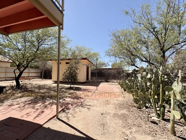 Building Photo - 2819 N Woodland Ave