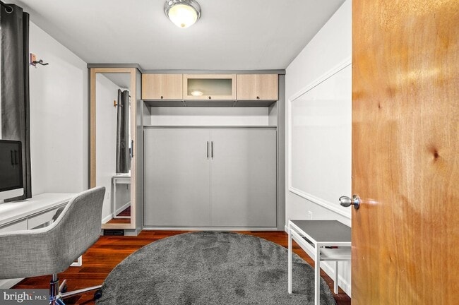 Building Photo - 1520 Dorrance St