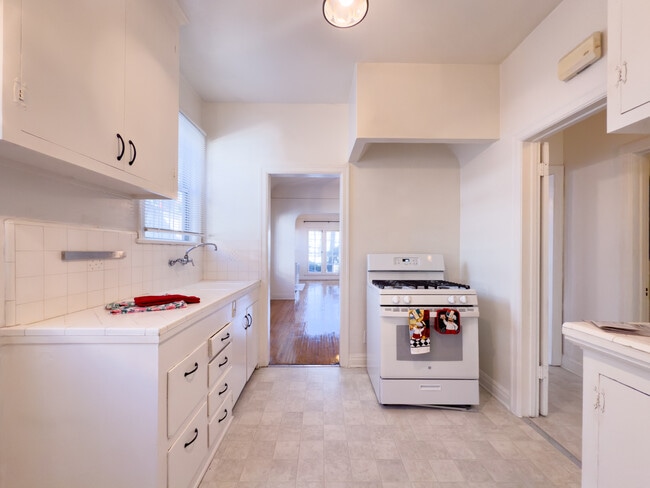 Building Photo - 649 N Irving Blvd