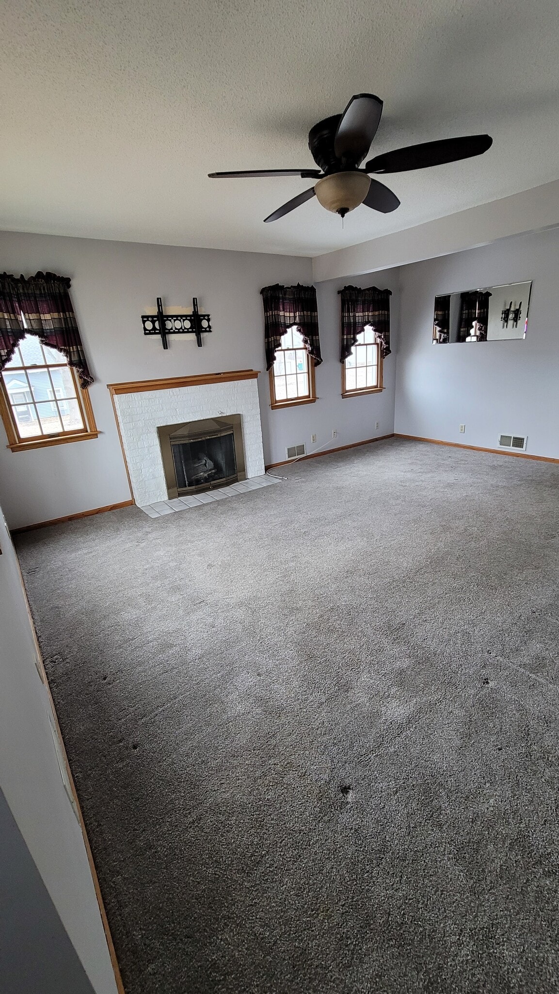 Building Photo - 326 N 3rd St