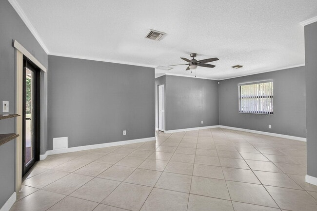 Building Photo - 7107 181st Ct N