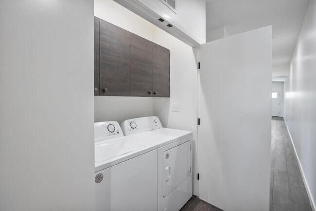 Building Photo - Newer Garfield District Duplex now available!