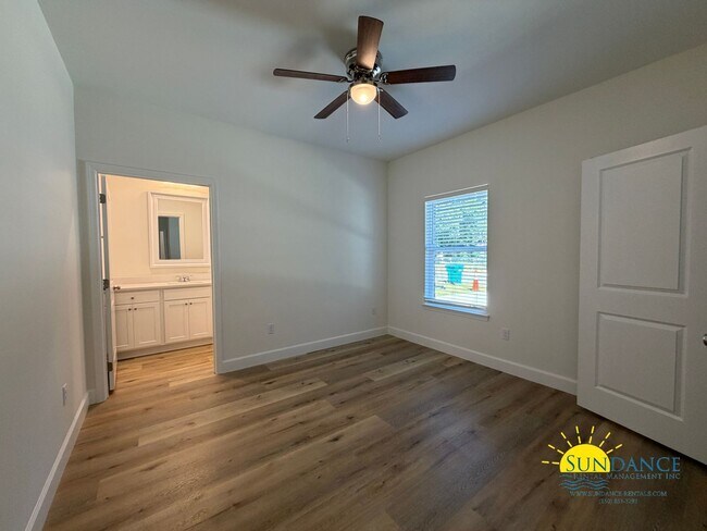 Building Photo - Beautiful 2 Bedroom Duplex in Fort Walton Beach near Beal Parkway!