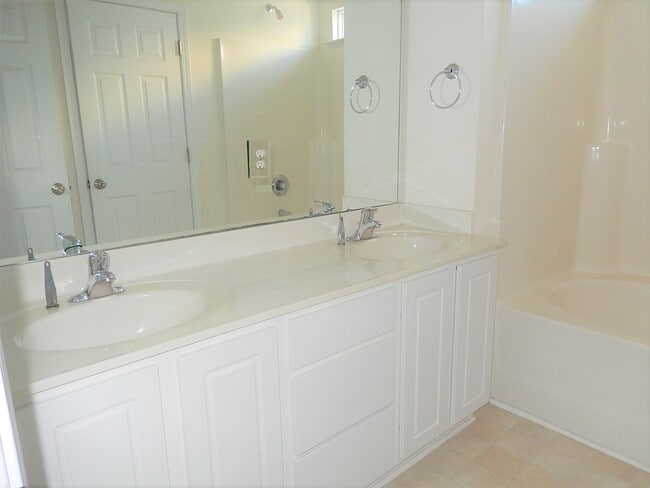 Building Photo - 1421 Springshire Ct