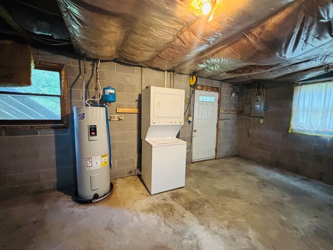 Building Photo - 3 Bedroom 3 Bath House