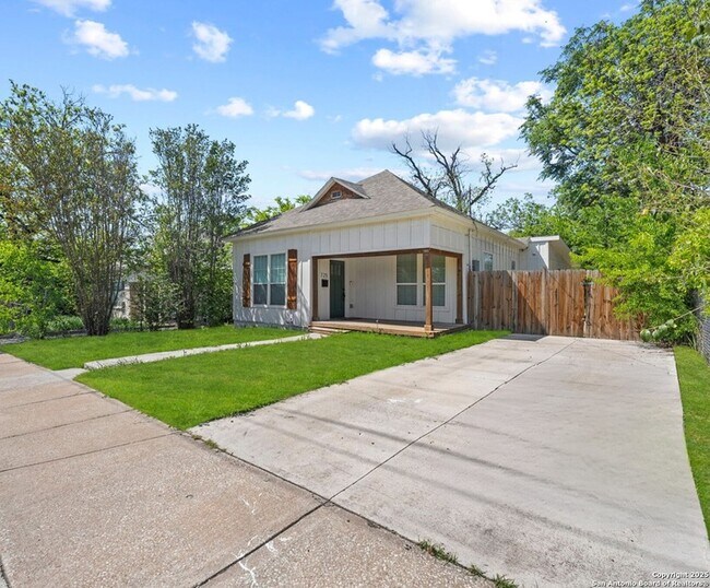 Building Photo - 725 Westfall Ave