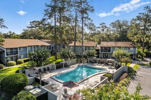 Building Photo - Pinetree Gardens