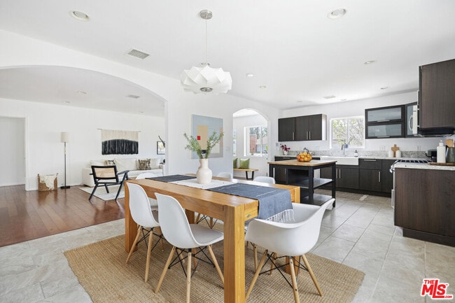 Building Photo - 11465 Cumpston St