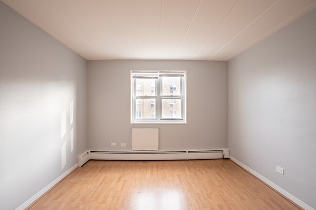 Building Photo - 6161 N Hoyne Ave