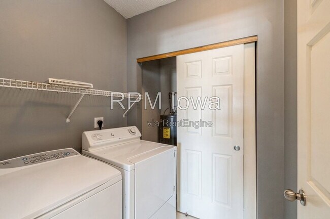 Building Photo - 1320 SE Florence Dr