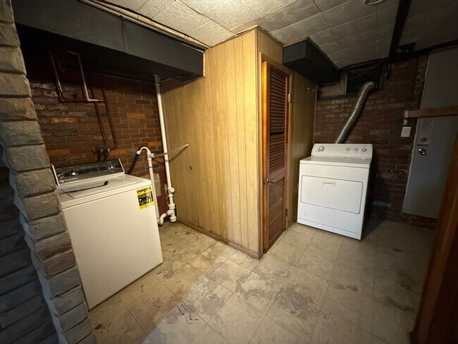 Building Photo - Two Bedroom House In Baltimore City