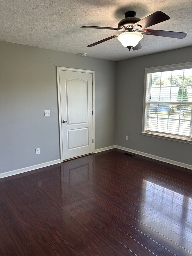 Building Photo - 2024 Stafford Dr