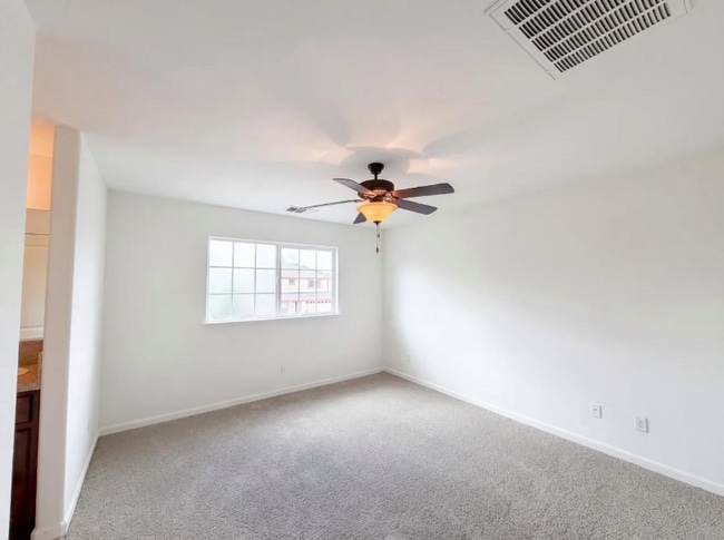 Building Photo - 251 Sugnet Way