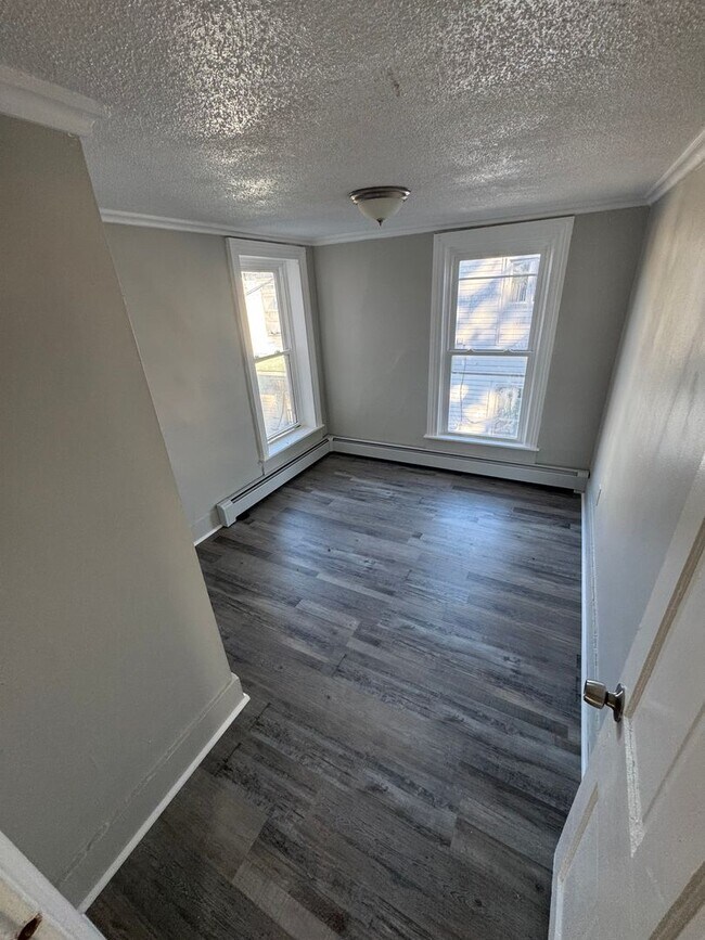 Building Photo - Beautiful 3 bedroom/Fulton