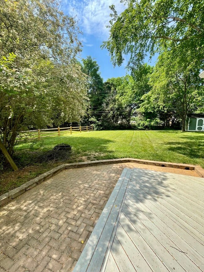 Building Photo - Adorable Home in Raeburn! 3Br/2BA