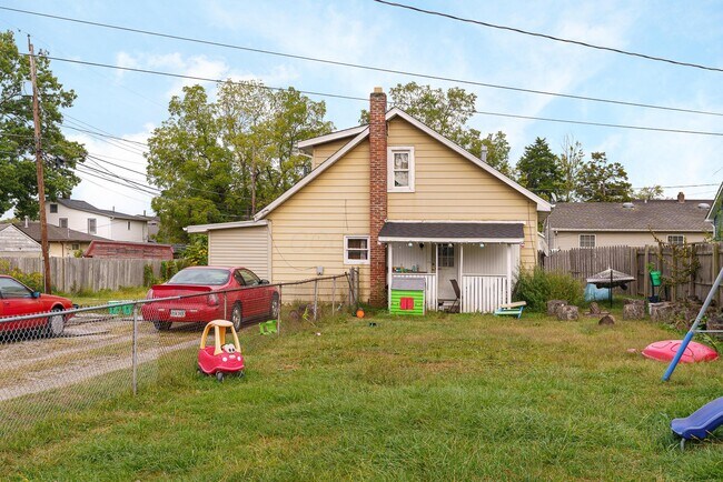 Building Photo - 2220 Sale Rd