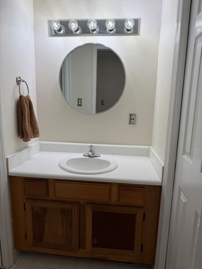 Building Photo - Large Studio Condo Downtown Walking Distance to the Florida State Capitol