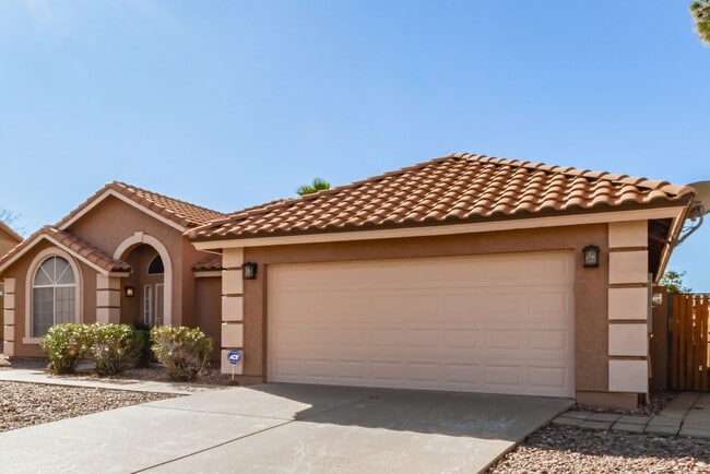 Building Photo - Fantastic Home with Private Pool and NO HOA!