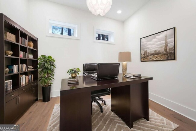 Building Photo - 120 Thome Dr