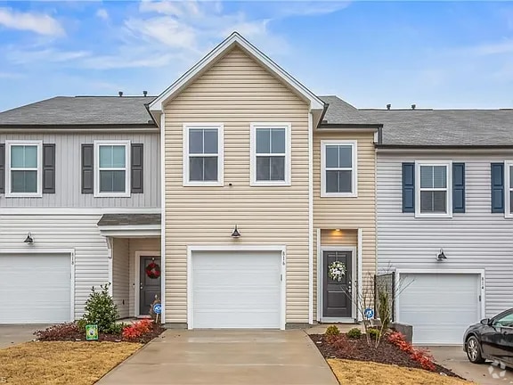 Building Photo - 823 Falls Grove Trl