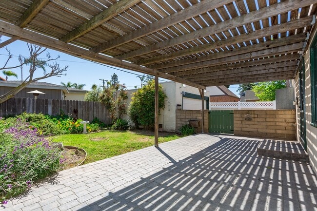 Building Photo - Beautiful Home in Kensington!