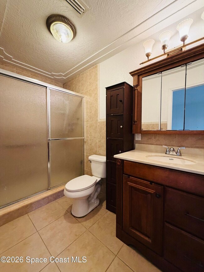 Building Photo - 981 Palmer St