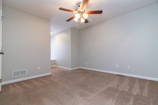 Building Photo - 134 Twin Lakes Dr