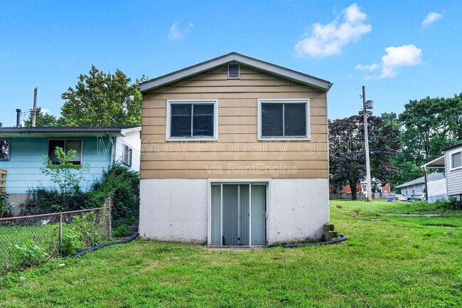 Building Photo - 235 Flora Dr