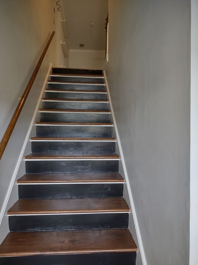 Building Photo - Adorable Two Bedroom Two Bath Condo - Just...