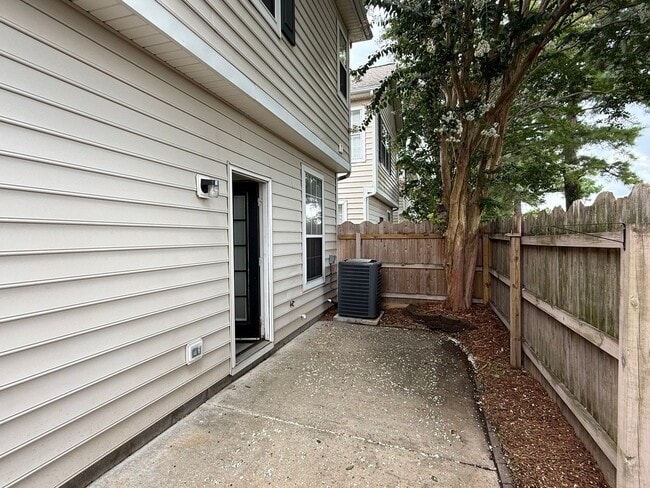 Building Photo - Condo Townhouse in Castleton Camden Village