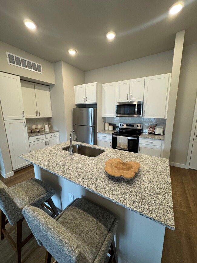 Building Photo - 3601 James Pitts Dr