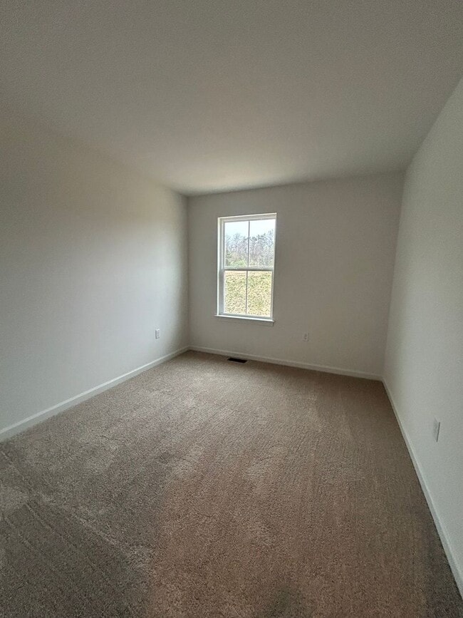 Building Photo - New End of row townhome 3 bed, 2.5 bath in Carlisle