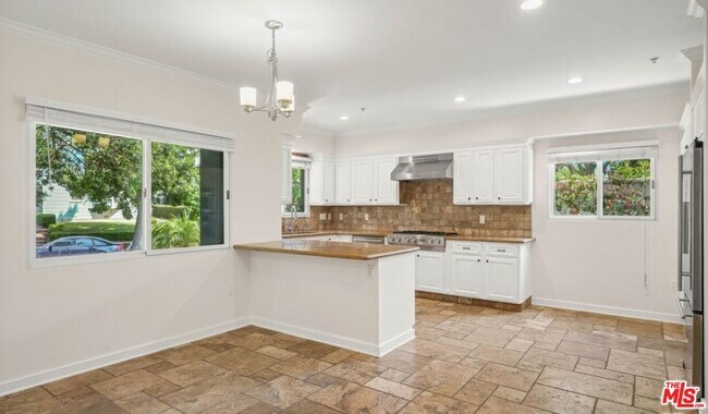 Building Photo - 10616 Kinnard Ave