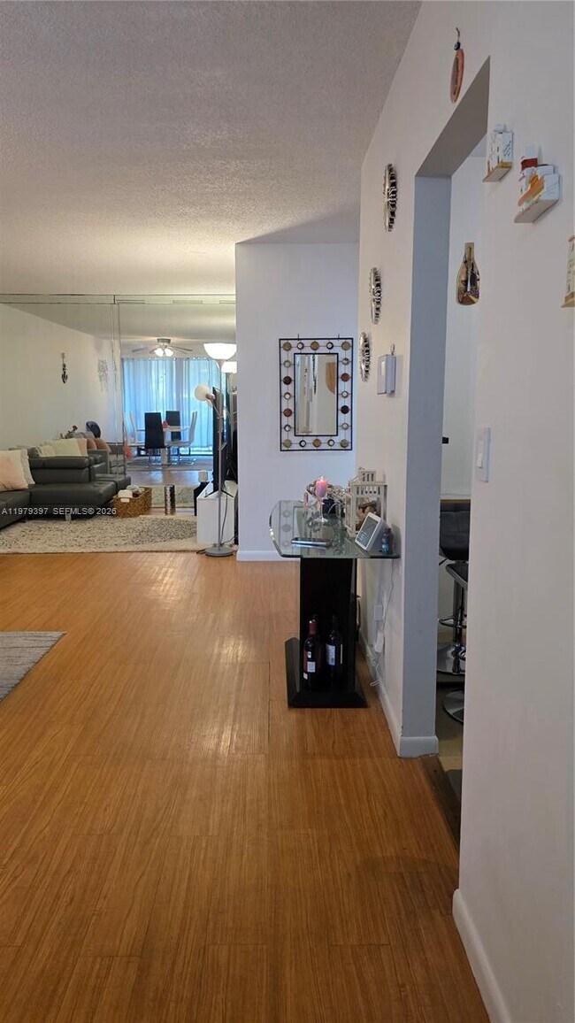 Building Photo - 750 NE 199th St