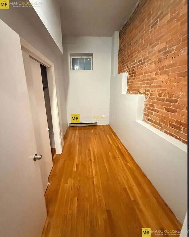 Building Photo - 460 Park Dr